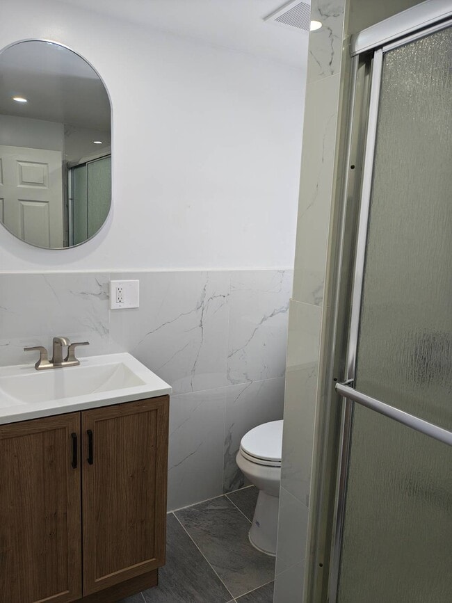 Building Photo - 2814 Weeks Ave