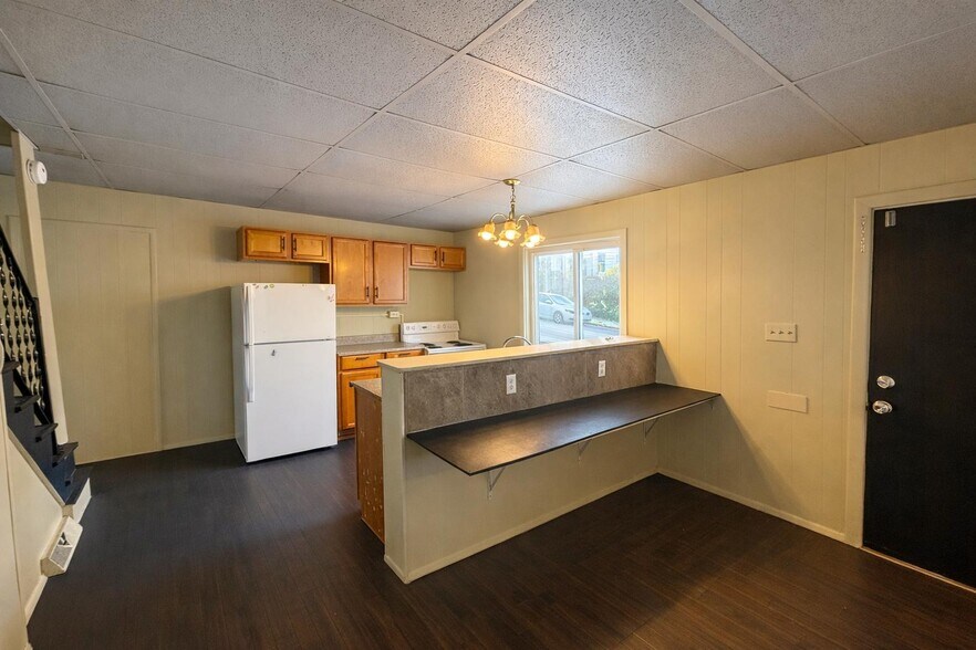 Building Photo - 301 Brown Ave