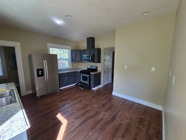 Building Photo - 5 Bedroom Home Corner Lot in N Portland