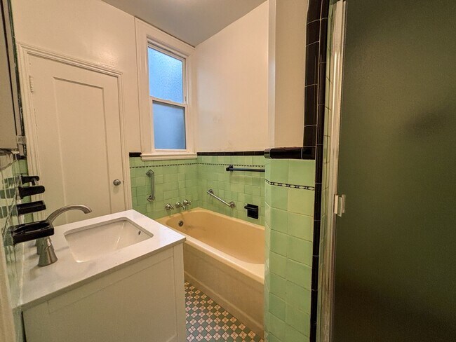 Building Photo - 1427-1429-1429 Taraval St