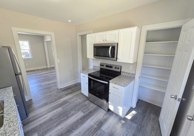 Building Photo - 9447 Peachtree St