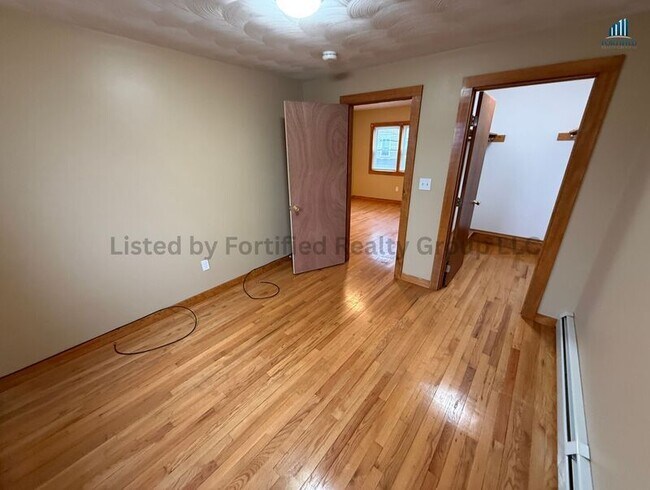 Building Photo - 132 Hall St