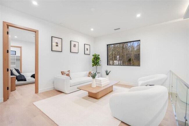 Building Photo - 1736 Cox Rd