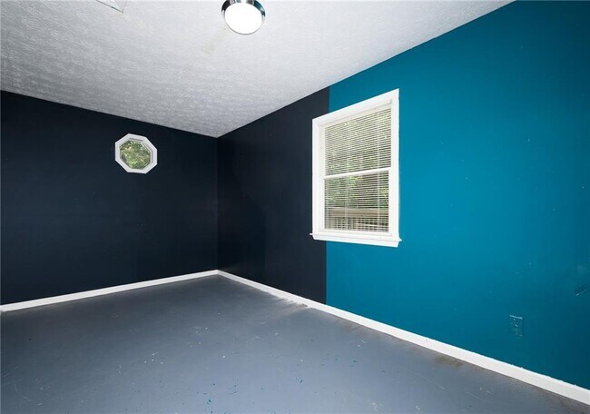 Building Photo - 2100 Whitebluff Way NE