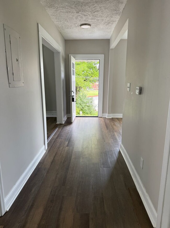 Building Photo - 4 Poplar St