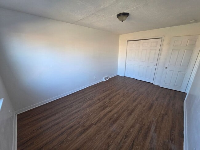 Building Photo - 1321 E 23rd St