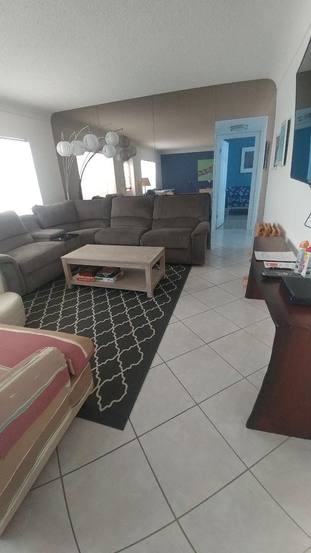 Living Room - 120 NE 20th Ave