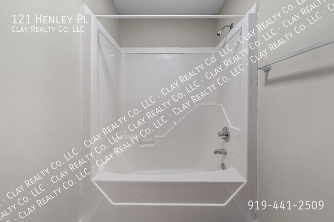 Building Photo - 121 Henley Pl