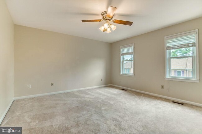 Building Photo - 1059 N George Mason Dr