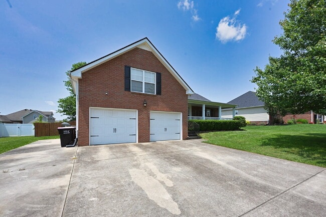 Building Photo - Show-Stopping Rental Home – A Rare Find wi...