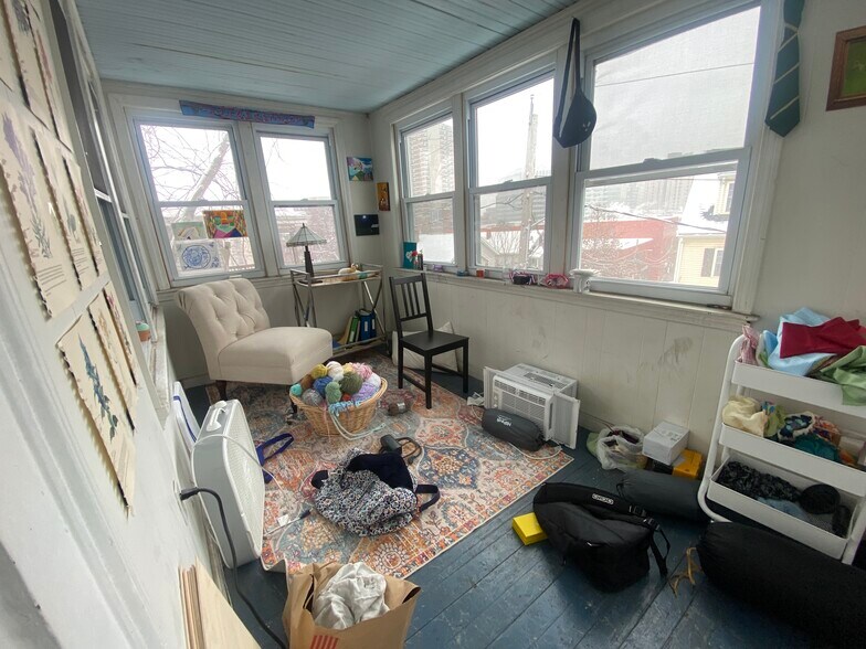 Building Photo - 14 Stockwell St