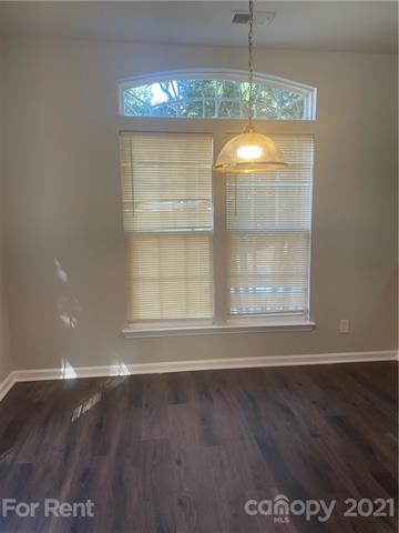 Building Photo - 1306 Stourbridge Lion Dr