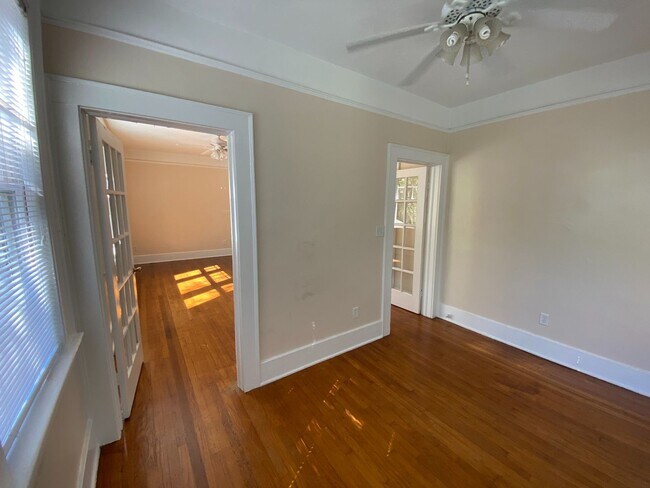 Building Photo - 542 E 49th St