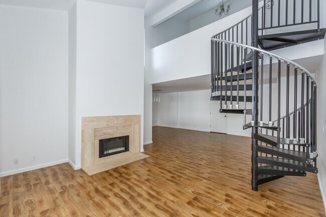 Building Photo - 1738 S Bentley Ave