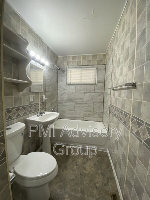 Building Photo - 3136 SE Fremont St