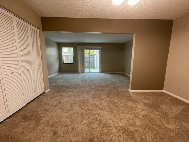 Building Photo - Townhome in Ormond Beach