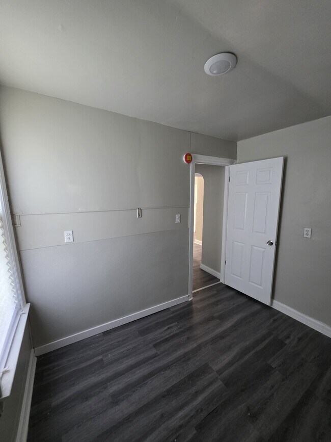 Building Photo - 15448 Log Cabin St