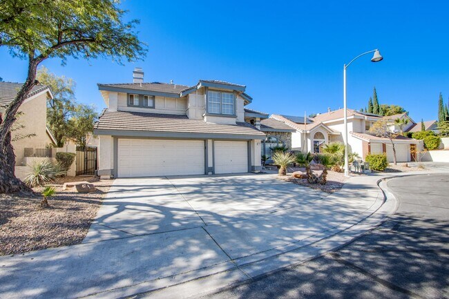 Building Photo - Beautiful 3Bed/3Bath cul-de-sac home located  in The Lakes Community with a sparkling pool and spa!