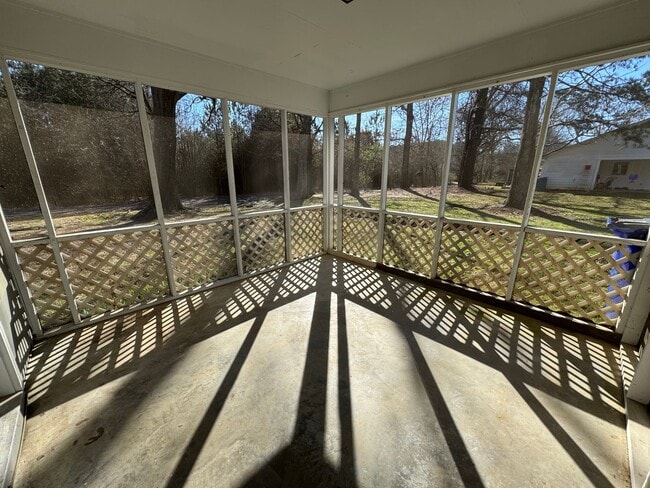 Building Photo - Updated 2/1.5 Duplex in Armuchee- $1,295