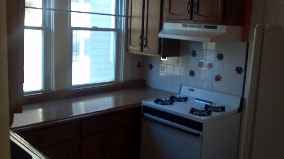 Building Photo - 220 Ward Pl