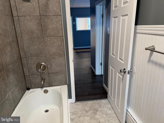 Building Photo - 126 E Berkley Ave