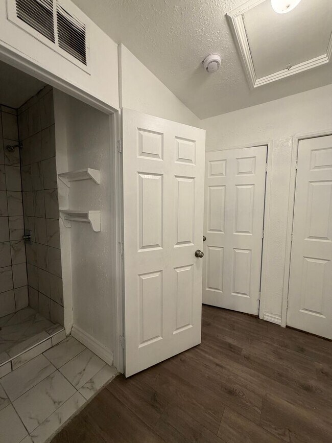 Building Photo - P552