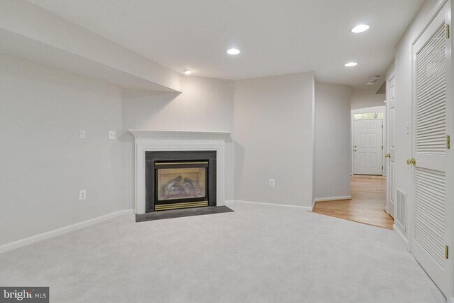 Building Photo - 4037 Fairfax Center Hunt Trail