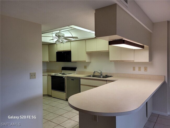 Building Photo - 4019 SE 20th Pl