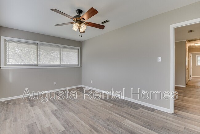 Building Photo - 3330 Young Forest Dr