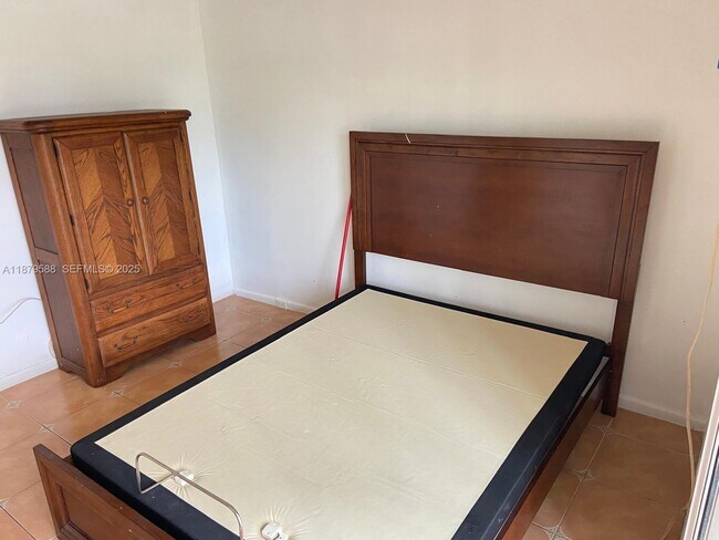 Building Photo - 8 Fanshaw Dr