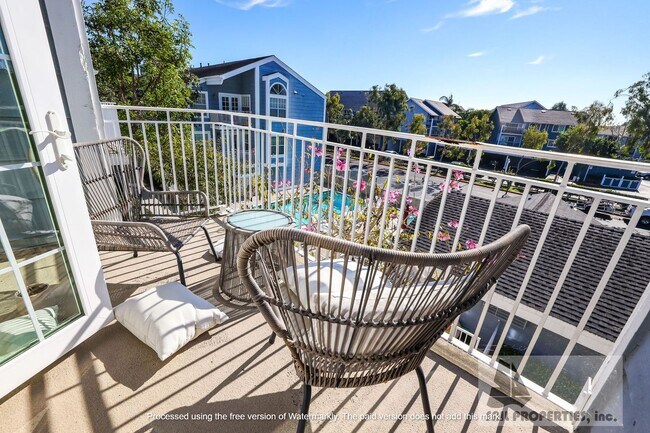 Building Photo - Gorgeous Remodeled Condo in Newport Beach!