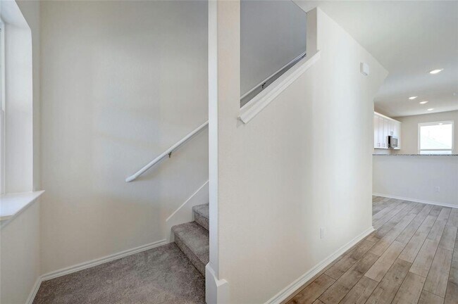 Building Photo - 221 Cherry Vine Dr
