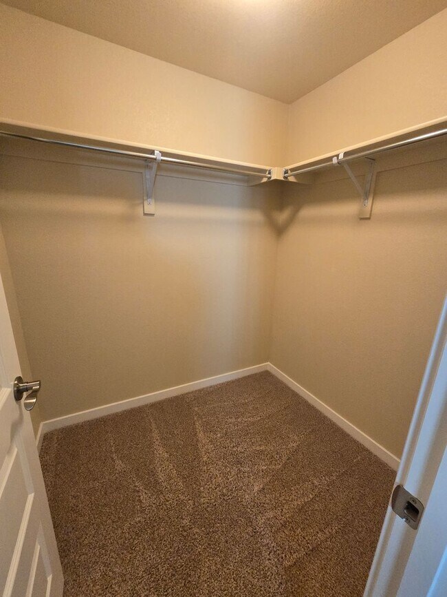 Building Photo - Ranch home with main floor master, 4 bed 3 bath Ranch home in Frederick