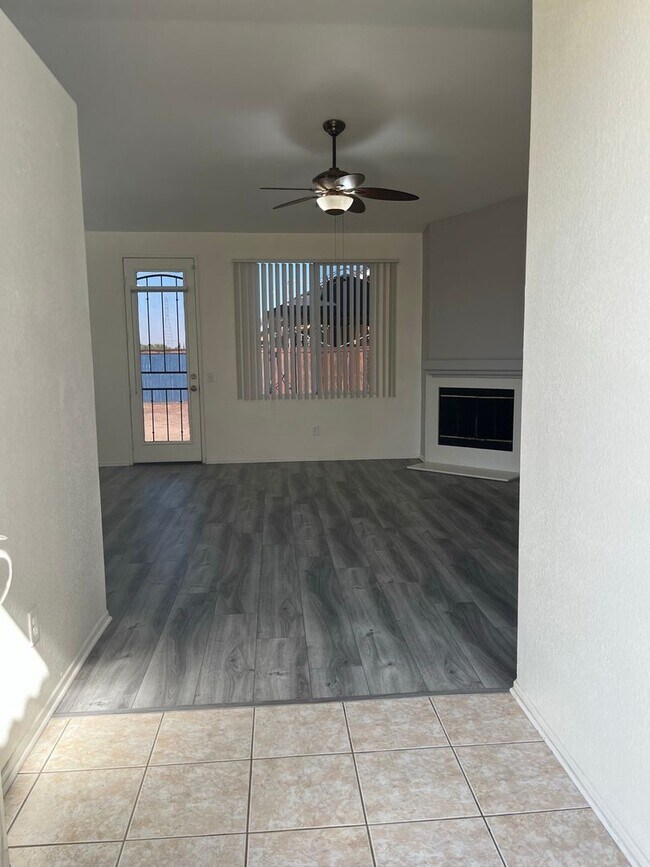 Building Photo - 3 bedroom 2 bath home with large yard available in Adelanto!