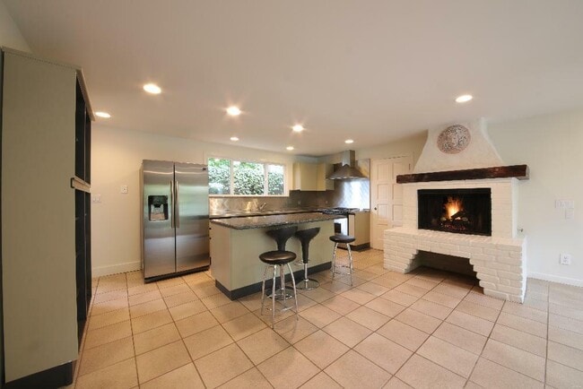 Building Photo - 122 Baltimore Ave