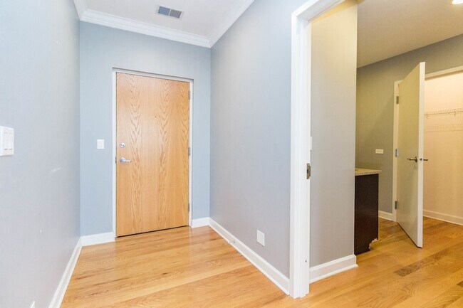 Building Photo - 4810 N Lavergne Ave