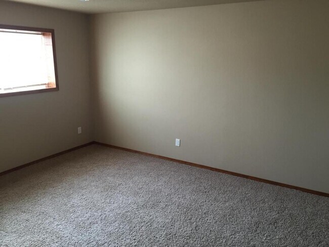 Building Photo - 1720 Torrey Pines Drive