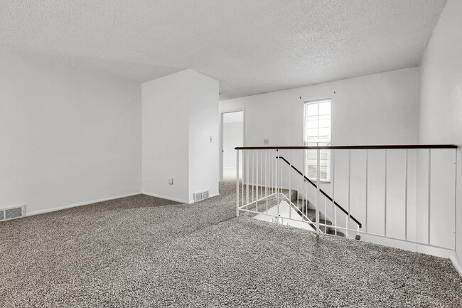 Building Photo - $2,695 - 5 Bed, 4 Bath Townhome in Aurora ...