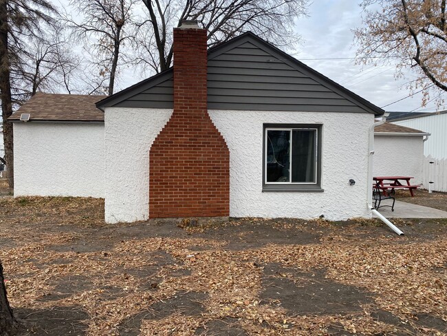 Building Photo - 312 2nd Ave NW