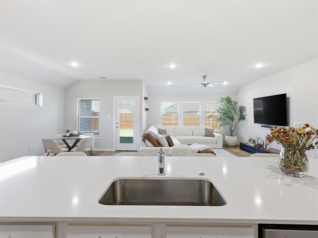 Building Photo - 530 Chambers Wy Dr