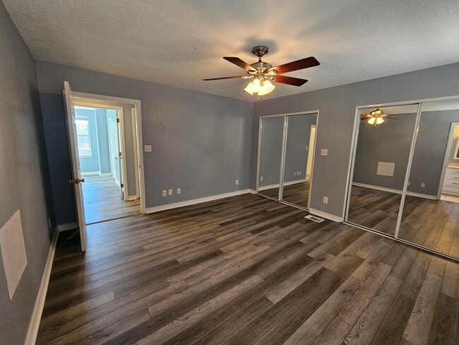 Building Photo - 1077 Woodlore Cir