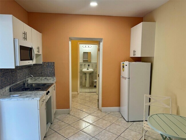 Building Photo - 6471 SW 27th Street