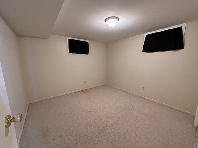 Building Photo - South Hill 3 Bedroom 2 Bath Rancher