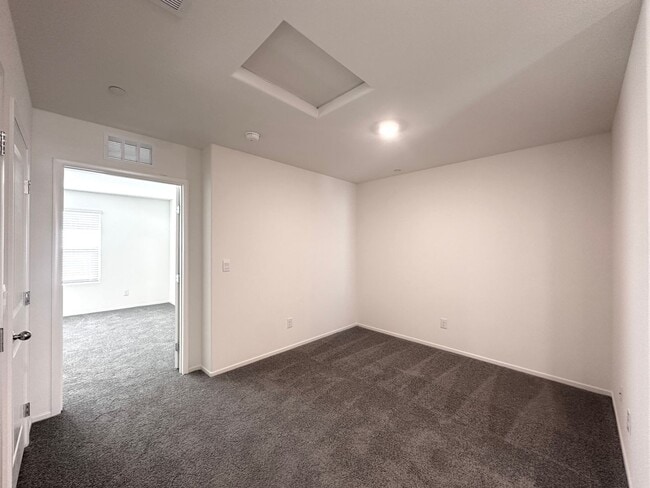 Building Photo - Decatur & Serene