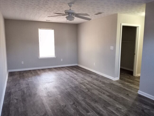 Building Photo - 3/2 with Large Bonus Room  - Split level home with large backyard