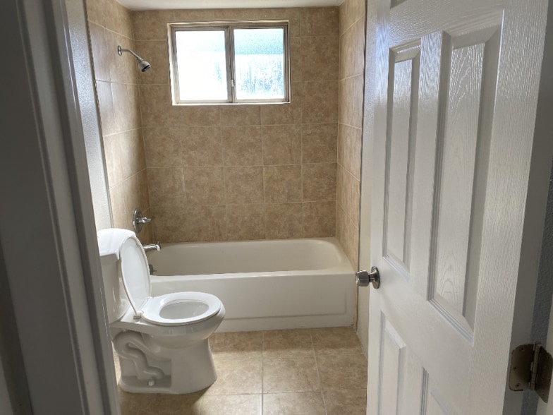 Building Photo - 3871 W Mars St