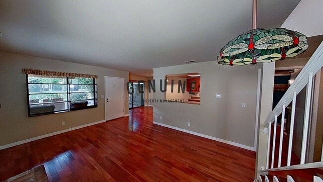 Building Photo - 2 Story 3Bd 2Ba Townhouse