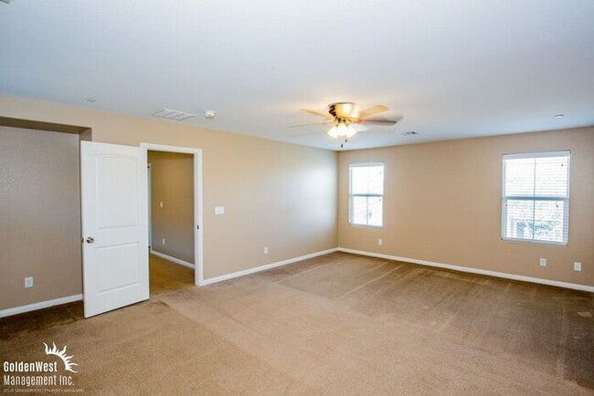 Building Photo - Stunning 4Bdm 3Ba Two-Story Home in the In...