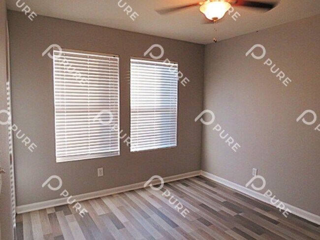 Building Photo - 221 Whitestone Dr NE