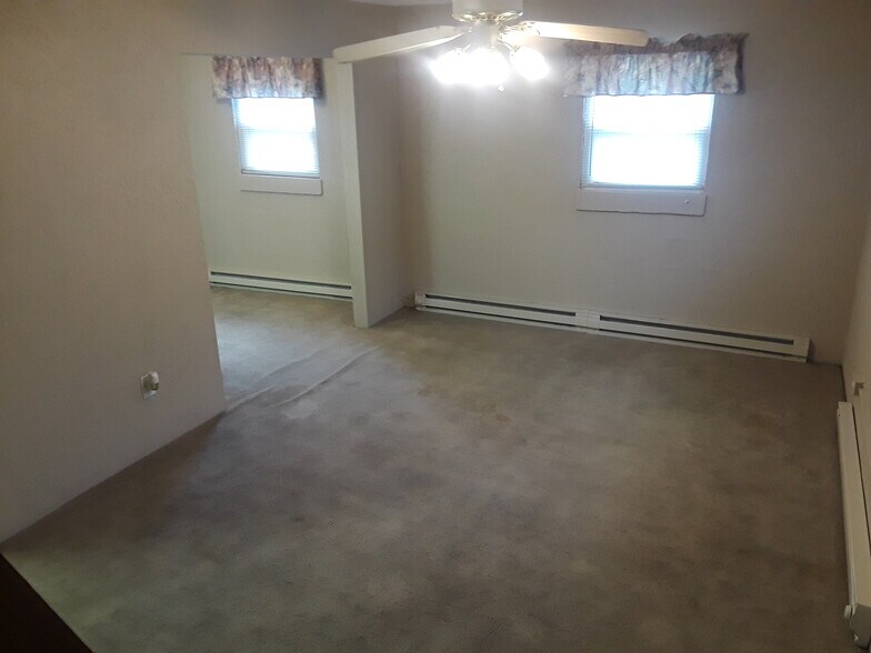 Unit 1 LR - 1913 6th Ave